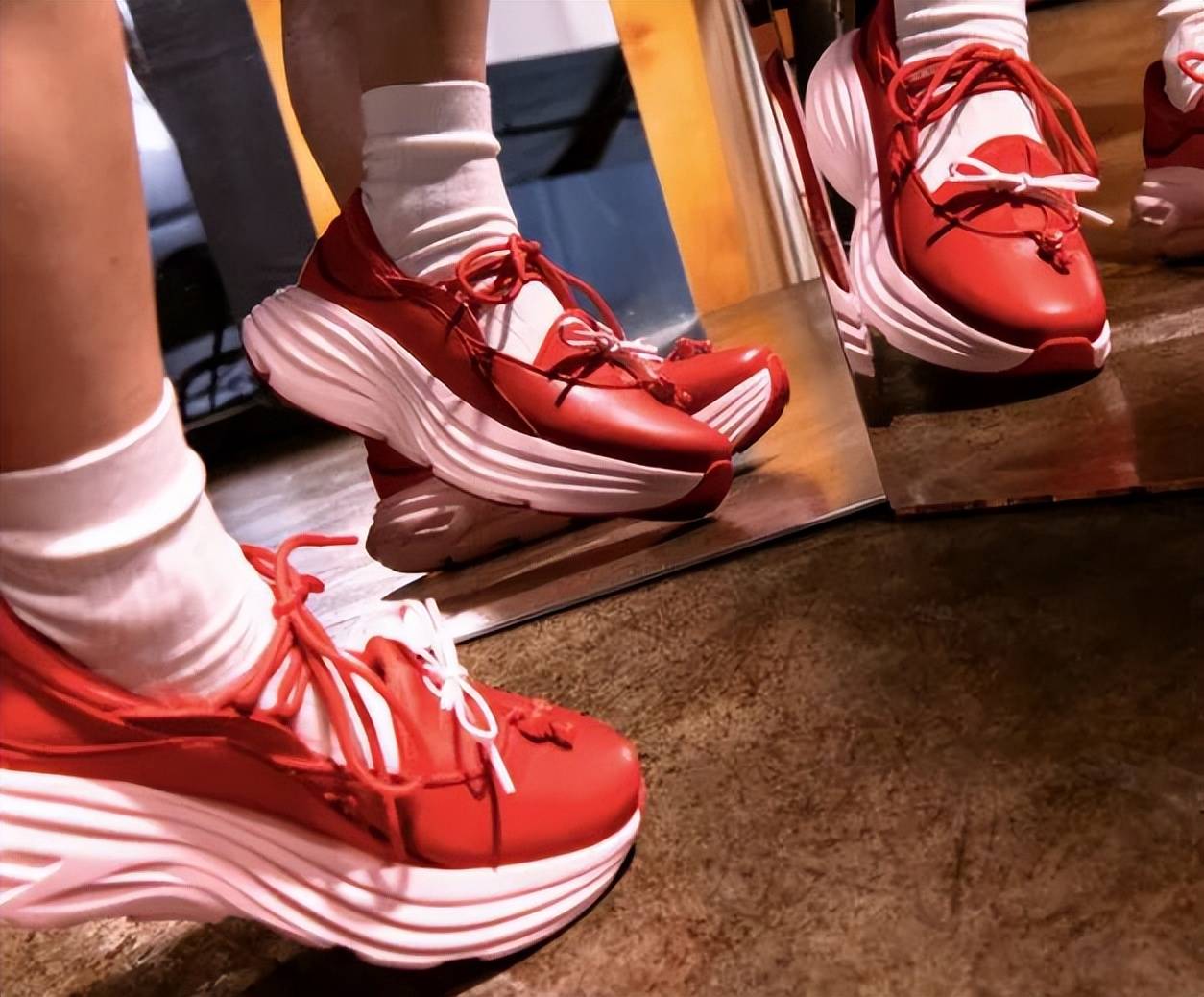 丑鞋HOKA被“牛马们”买爆了Bsport体育最新网址千元(图4)