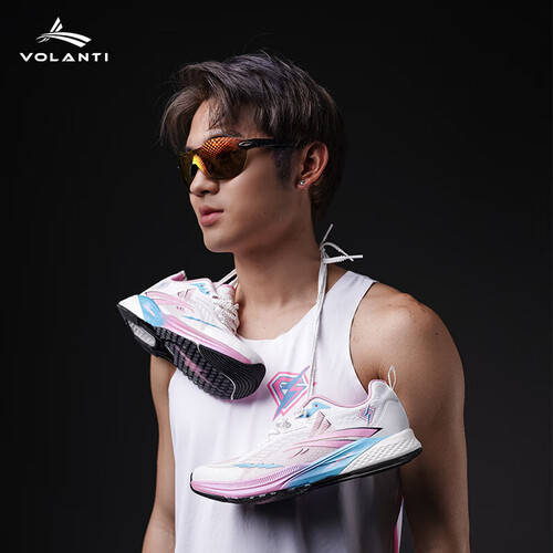 款跑鞋899元助你轻松破纪录！必一体育app网站特步马拉松同(图3)