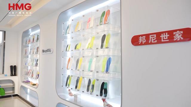 小鞋垫助力九三阅兵铿锵步伐bsports新乡制造！